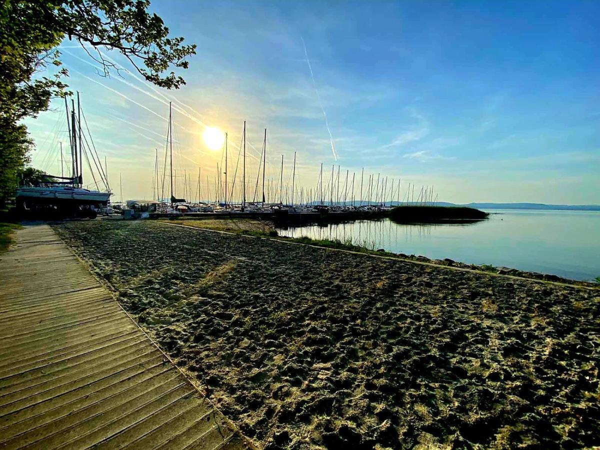 Bl Lakeside Apartman Balatonlelle Exterior foto